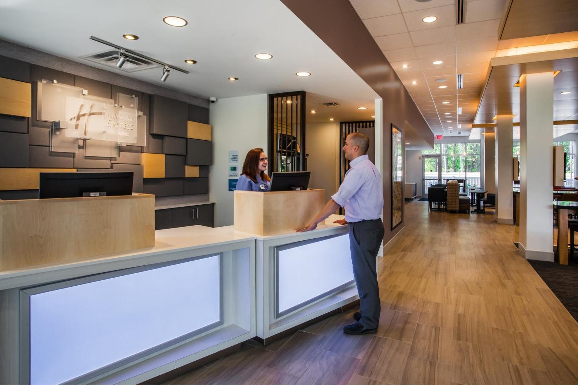 Holiday Inn Express Queensbury-Lake George Area By Ihg Esterno foto